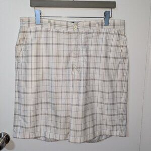 White golf men shorts with a square pattern